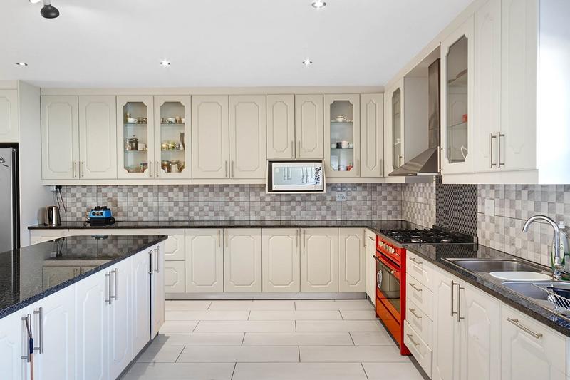 To Let 4 Bedroom Property for Rent in Gordons Bay Central Western Cape